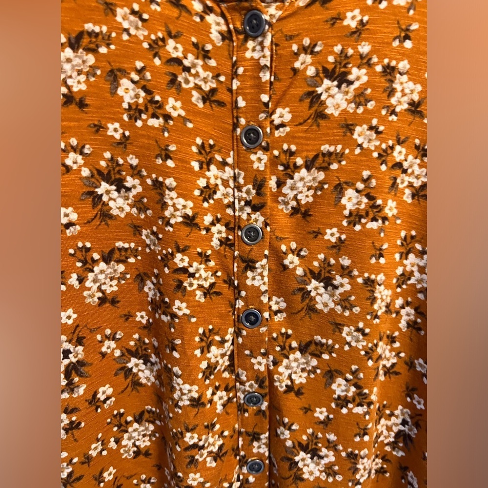 AE top Bundle & save 30% off 2+ items - Picture 7 of 8